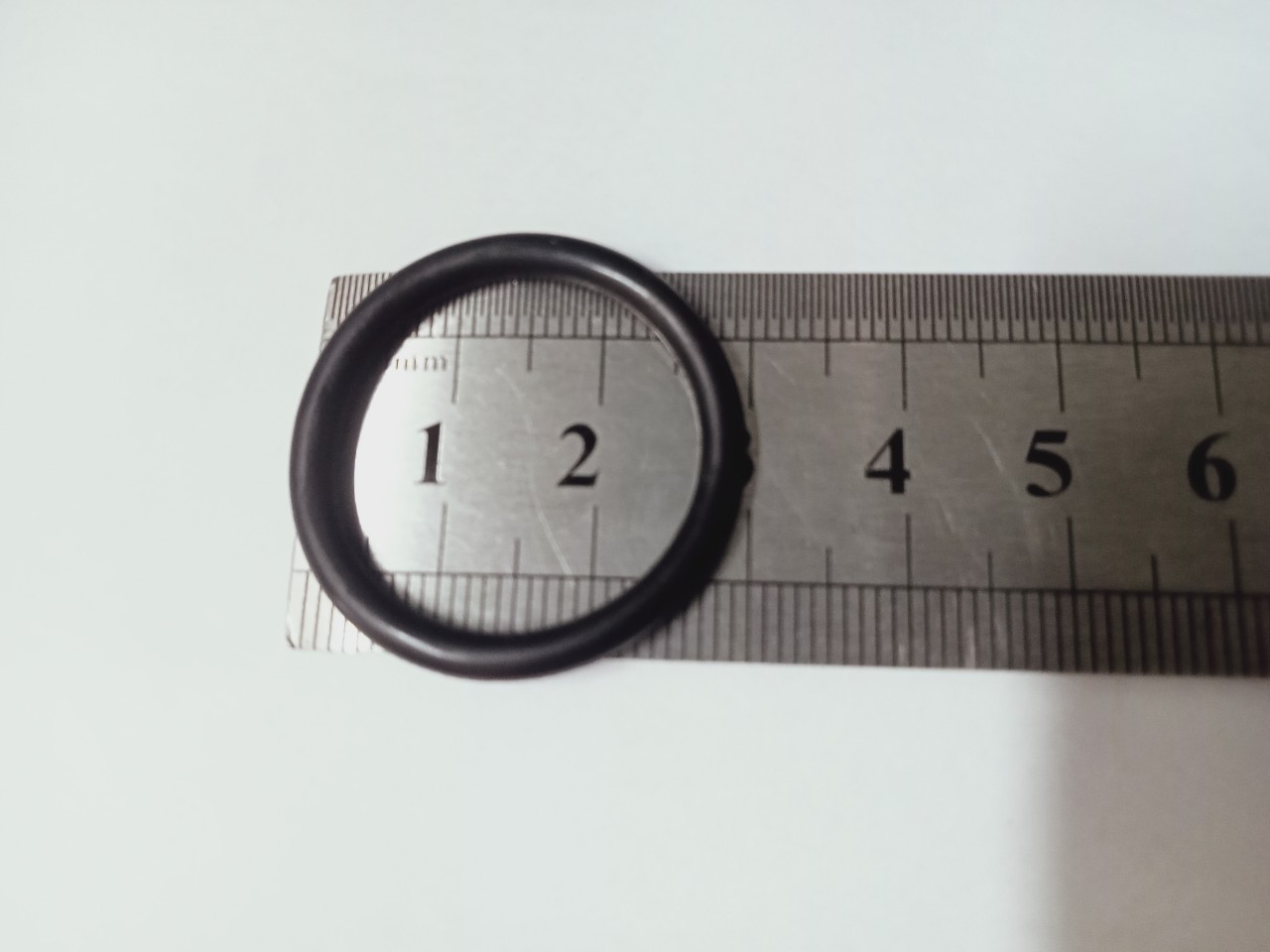Ron đen đường kính 3cm như hình