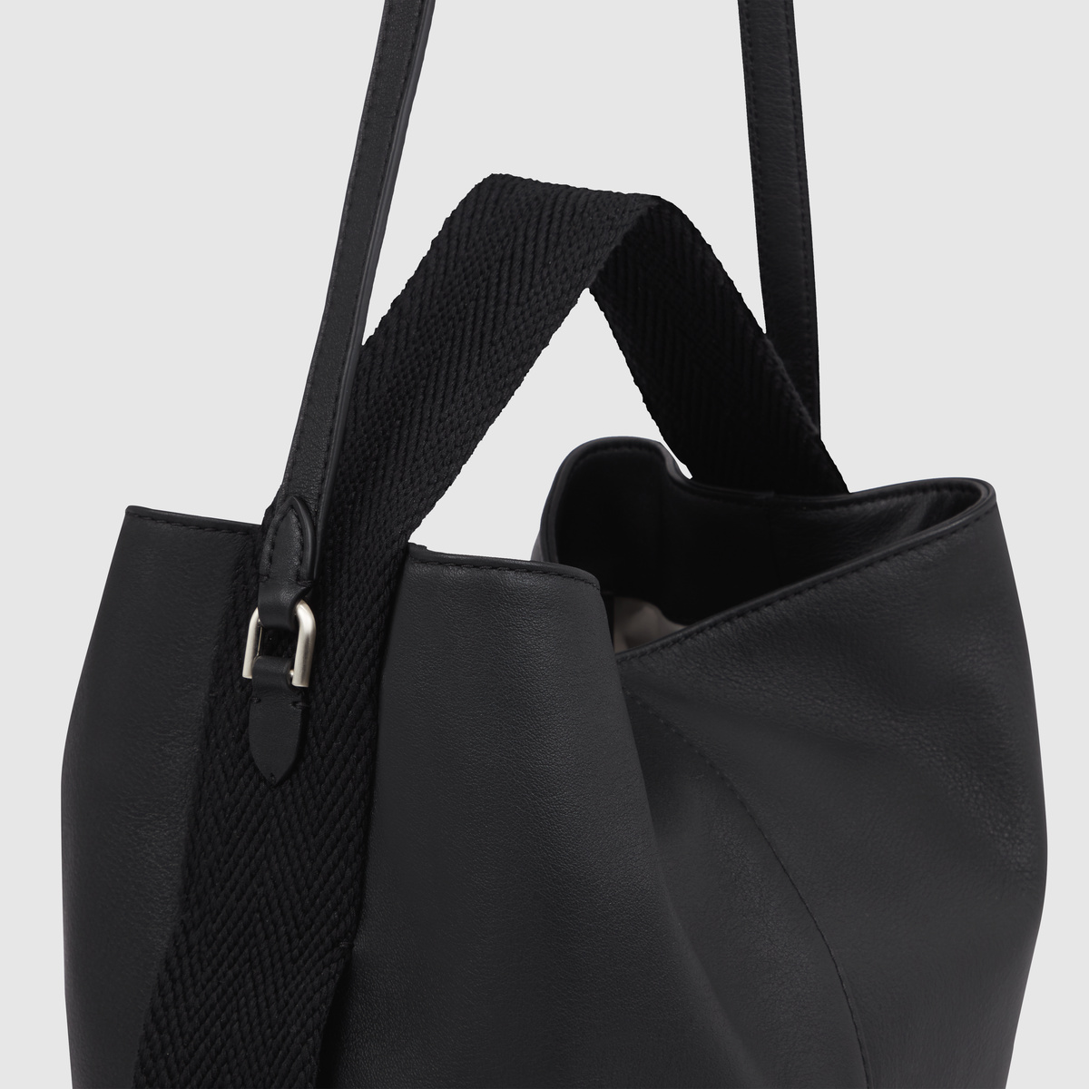 Túi Ecco Fold Bucket Bag 910590890000212