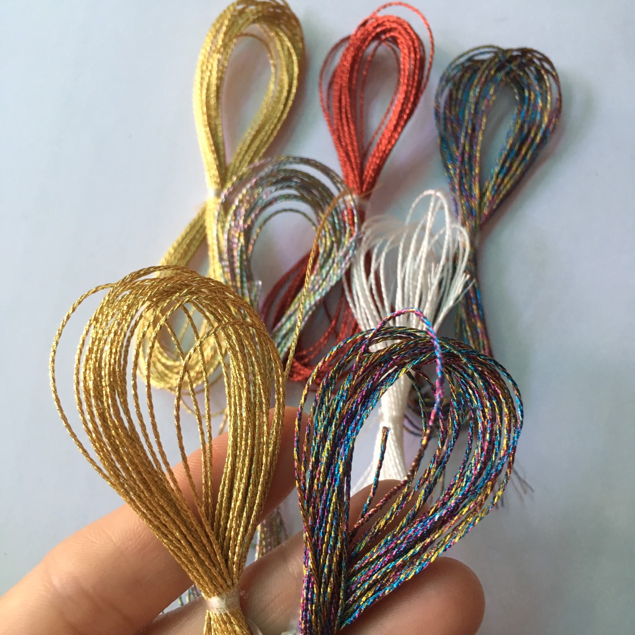 1 đoạn 4m dây nhũ 0.6mm