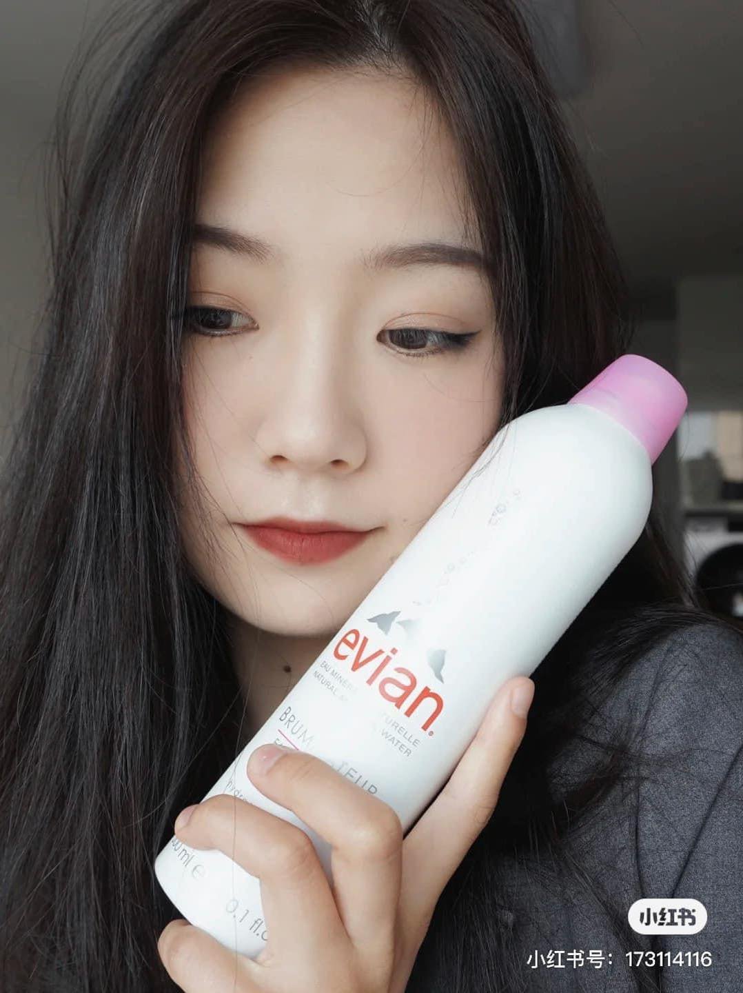 XỊT KHOÁNG EVIAN