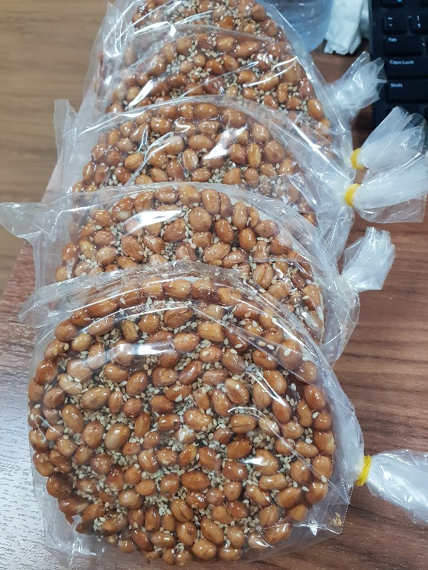 3 bịch kẹo đậu phộng 200gr mỗi bịch