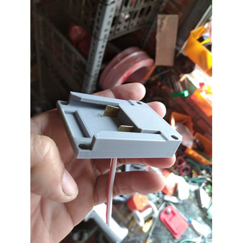Đế lấy nguồn từ pin Ozito power X 18v