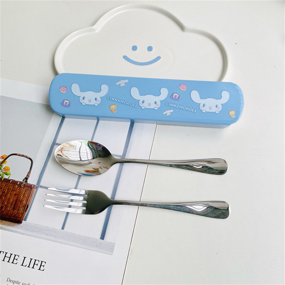 Hourser 2 cái muỗng Bộ dụng cụ ăn dẹt Sanrio + nĩa + đũa Bộ đồ ăn bằng thép không gỉ với hộp lưu trữ