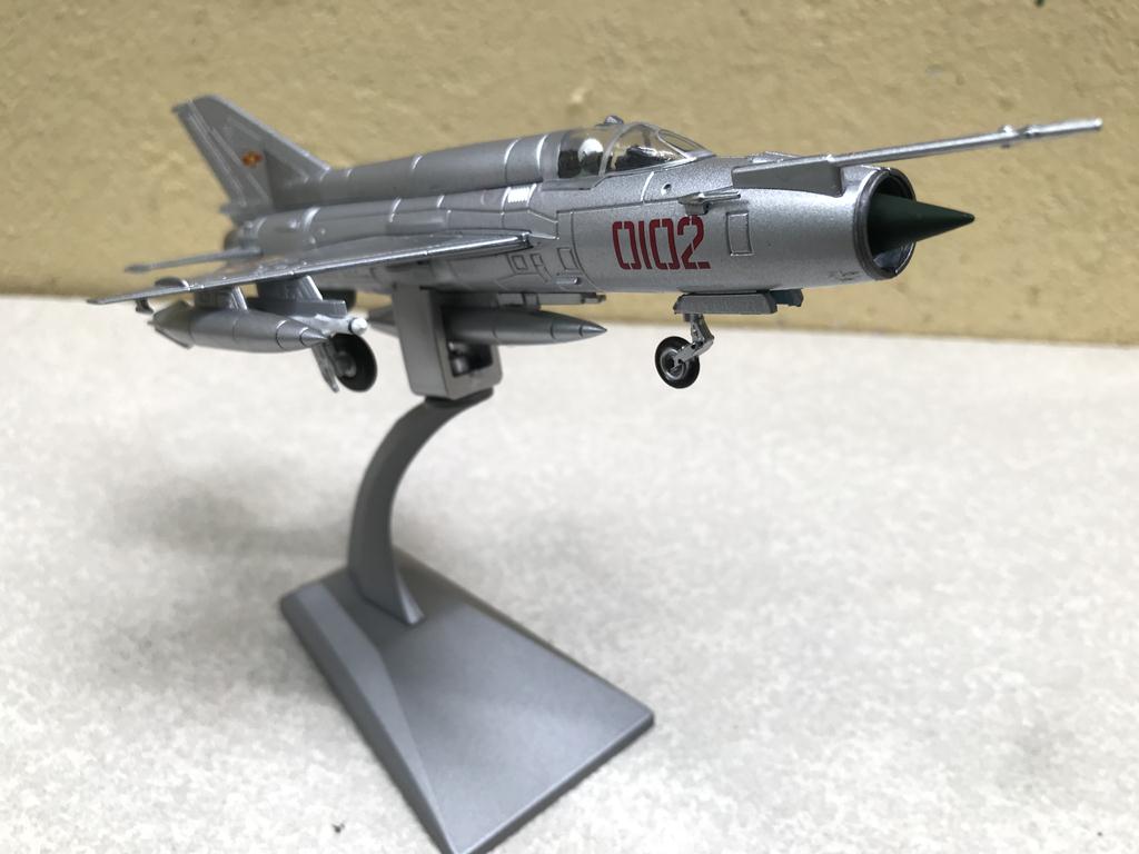 •	Máy bay mô hình MIG-21 VIỆT NAM 1:72