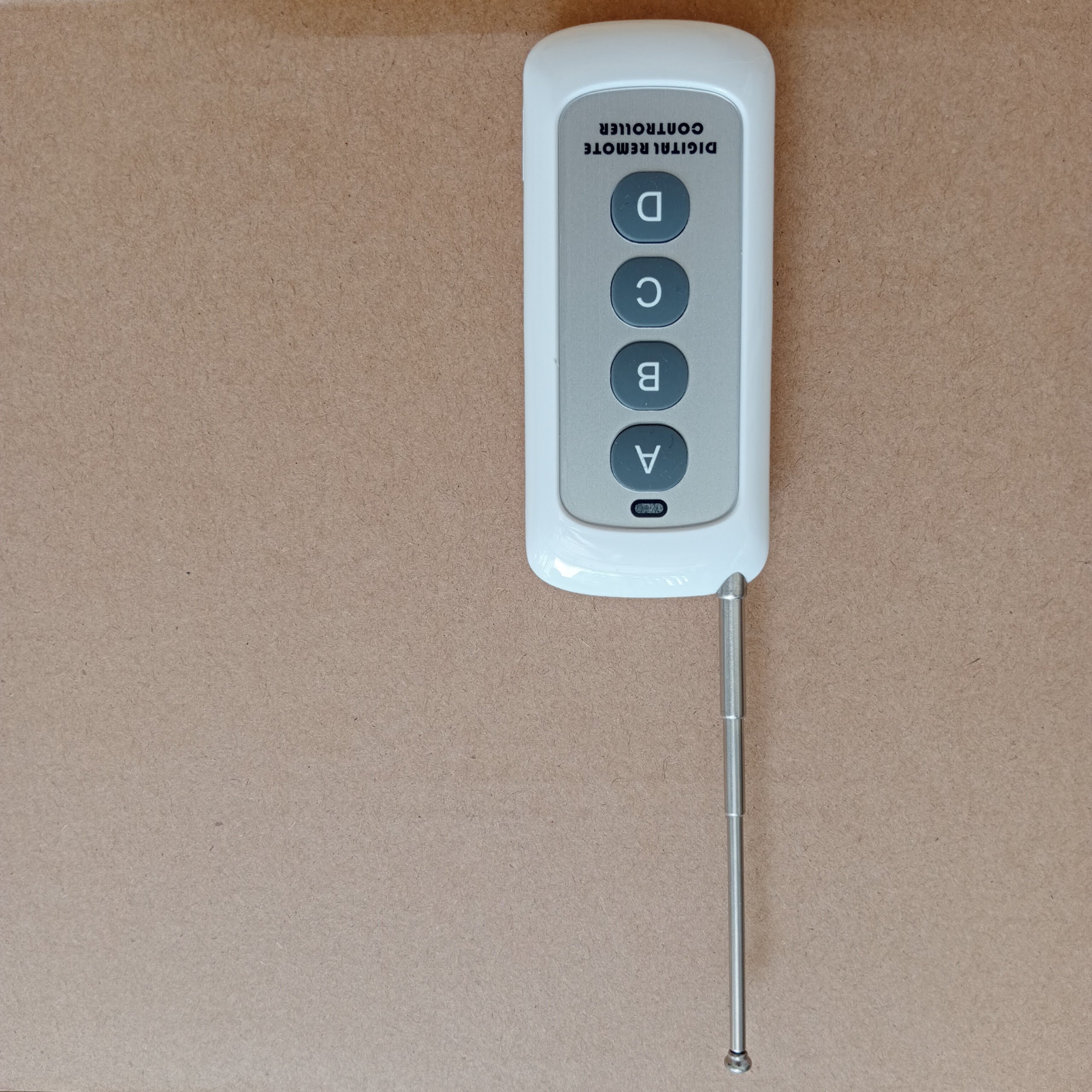 E4 - Tay Remote điều khiển từ xa 4 nút, kèm Pin