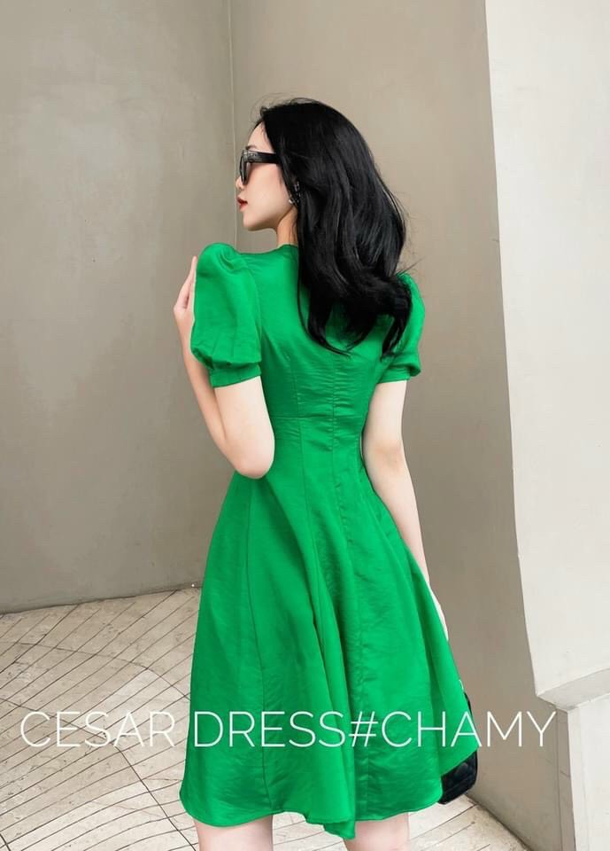 [Free Ship 2024] Đầm Loli Xanh Phi Lụa Bóng Phối Nút Giữa Cổ V Trái Tim Siêu Xinh