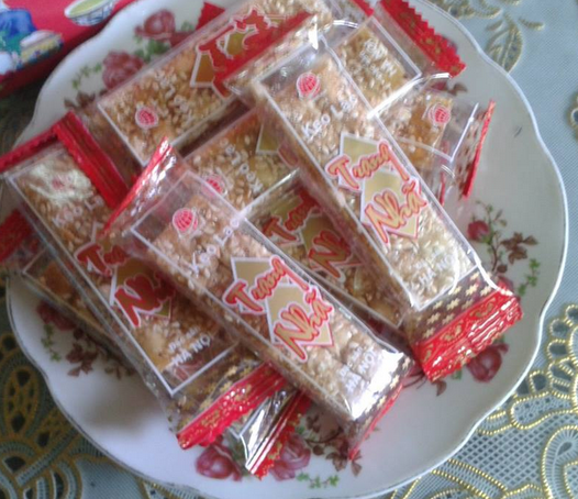 10 CHIẾC KẸO LẠC CHO KHÁCH DÙNG THỬ