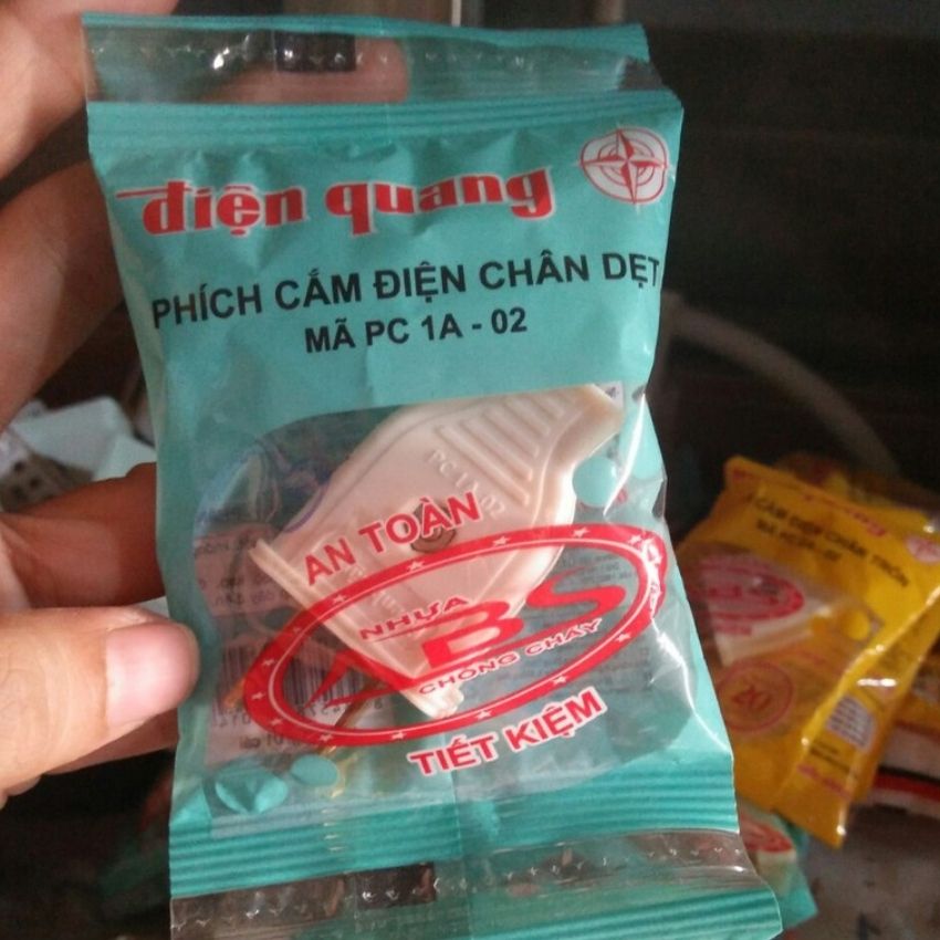 Phích cắm điện , phích nối âm - điện quang tặng kèm