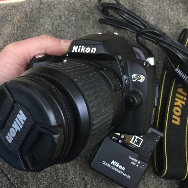 Máy ảnh Nikon D60 kèm lens kít 18-55 VR