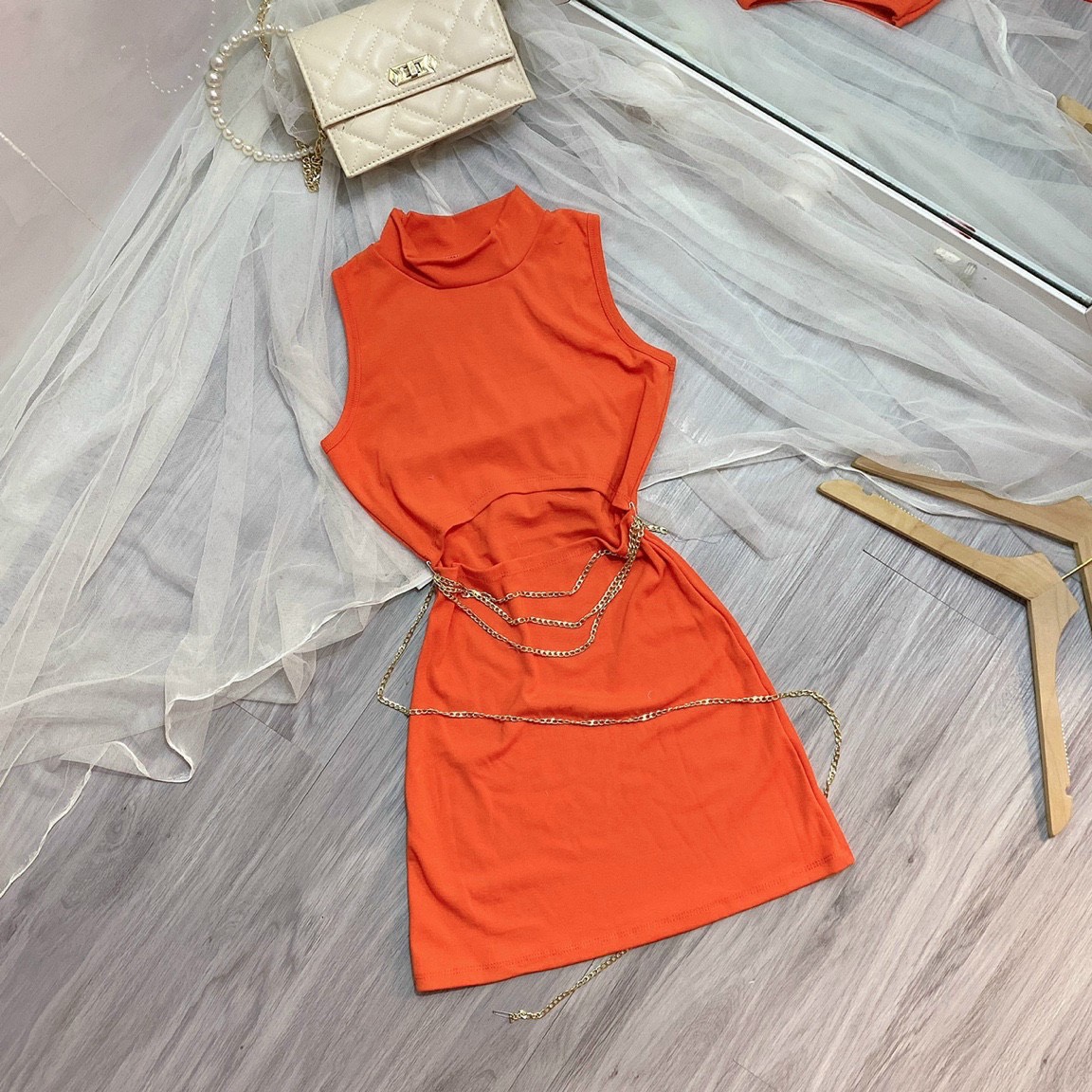 Đầm khoét eo đính dây xích ôm body 4 màu basic hot hit dễ phối đồ