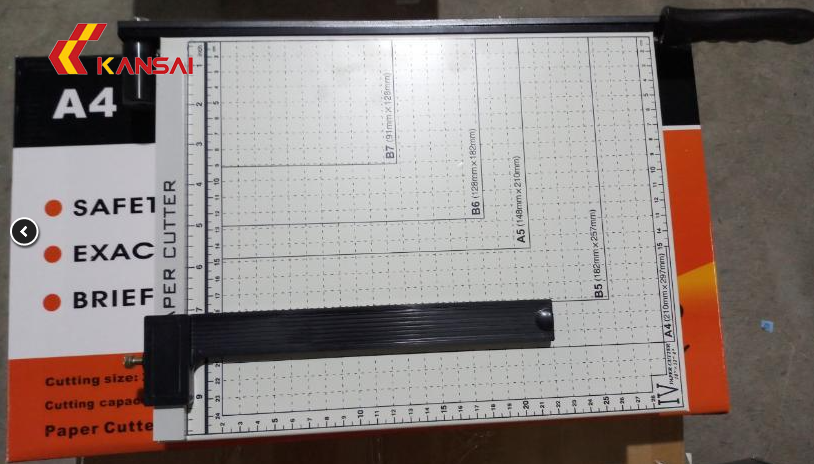 Bàn xén giấy khổ A4 (bằng kim loại) có chốt giữ