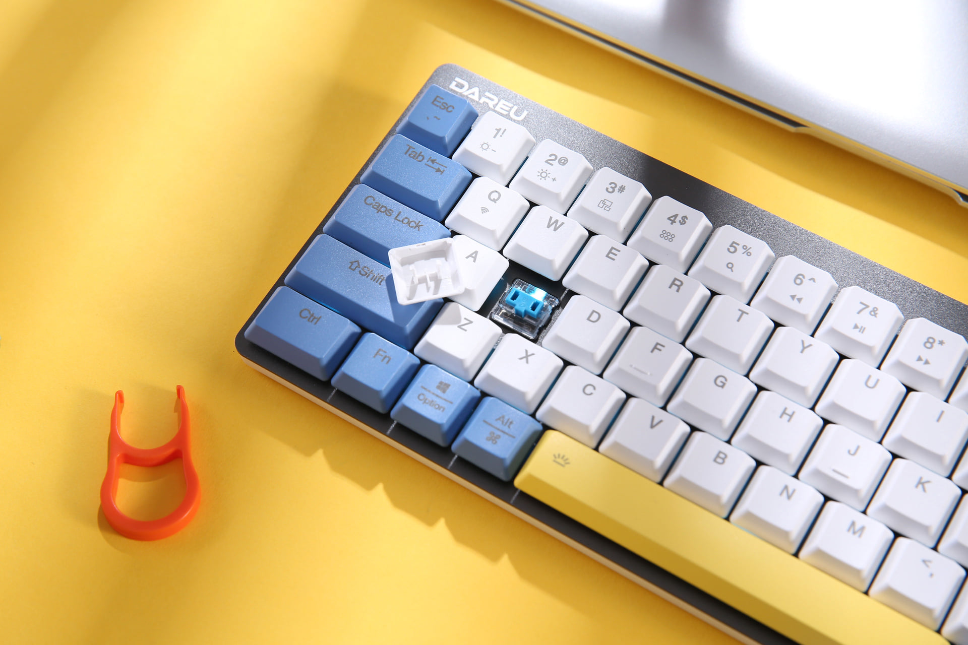 Bàn phím cơ Dareu EK868 Bluetooth WHITE 68KEY  (SLIM, Brown/ Red D-KAILH switch)