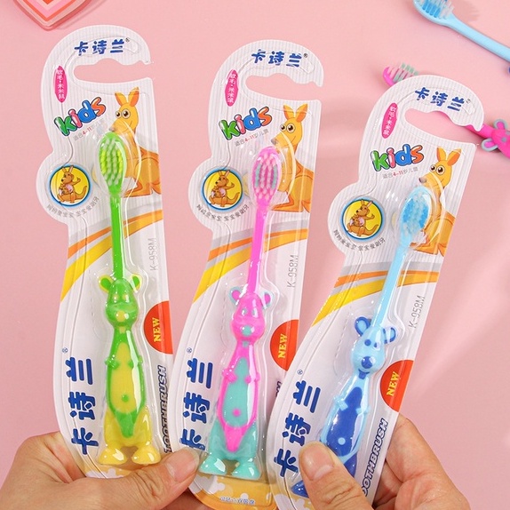 Bàn chải trẻ em lông mềm KIDS ASTARSHOP (Màu giao ngẫu nhiên)