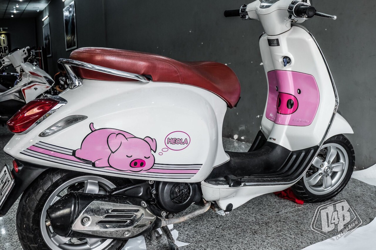 Tem xe vespa Sprint/ Primavera con heo dễ thương