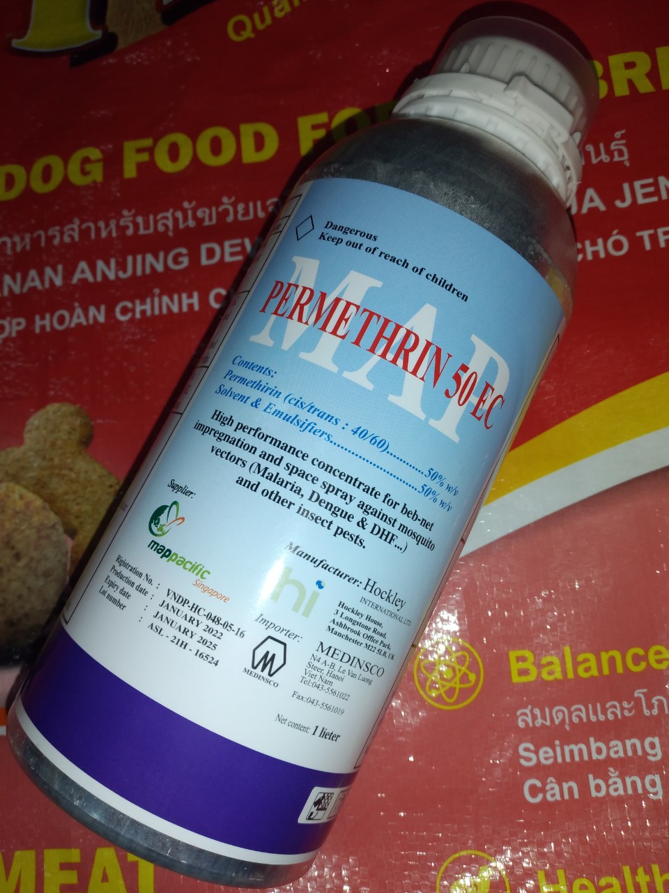 diệt ruồi vàng- diệt muỗi, ruồi vàng và côn trùng các loại. chai lớn chuyên dùng cho gia đình và trang trại chai 1 lít