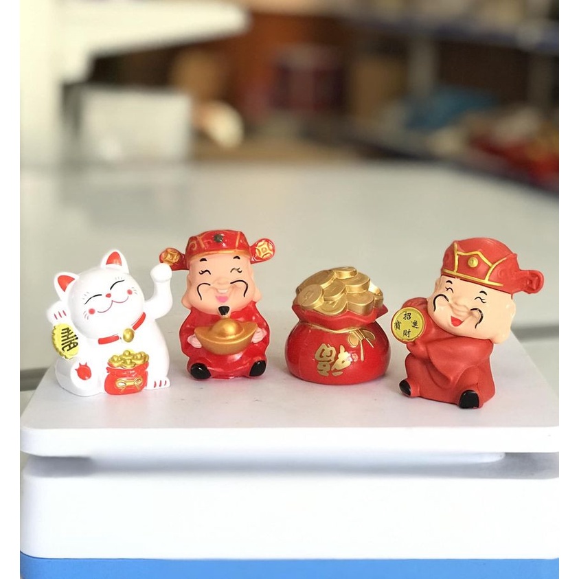 Ông thần tài trang trí bánh ngọc thịnh