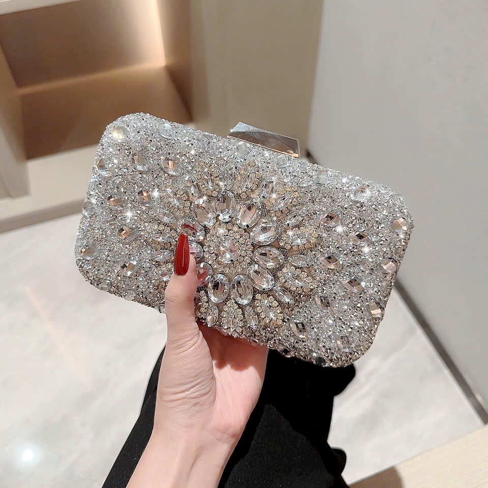 Clutch đính đá dáng vuông bling sang trọng