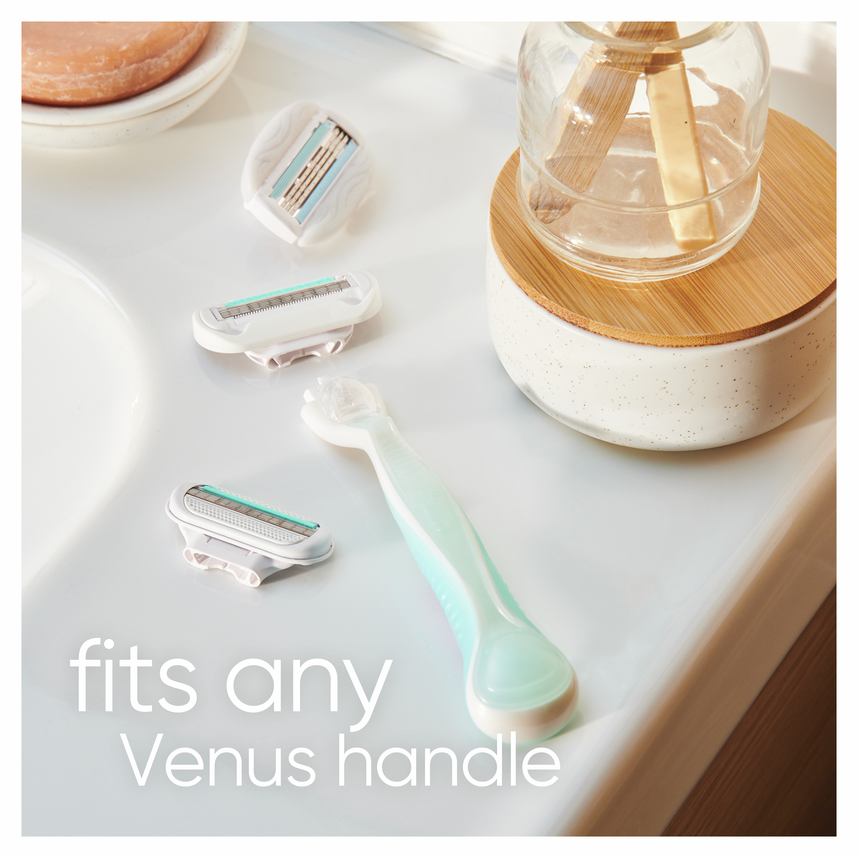 venus deluxe smooth sensitive razor