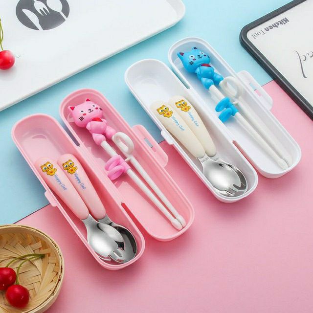 Bộ muỗng, nĩa kèm đũa tập gắp cho bé