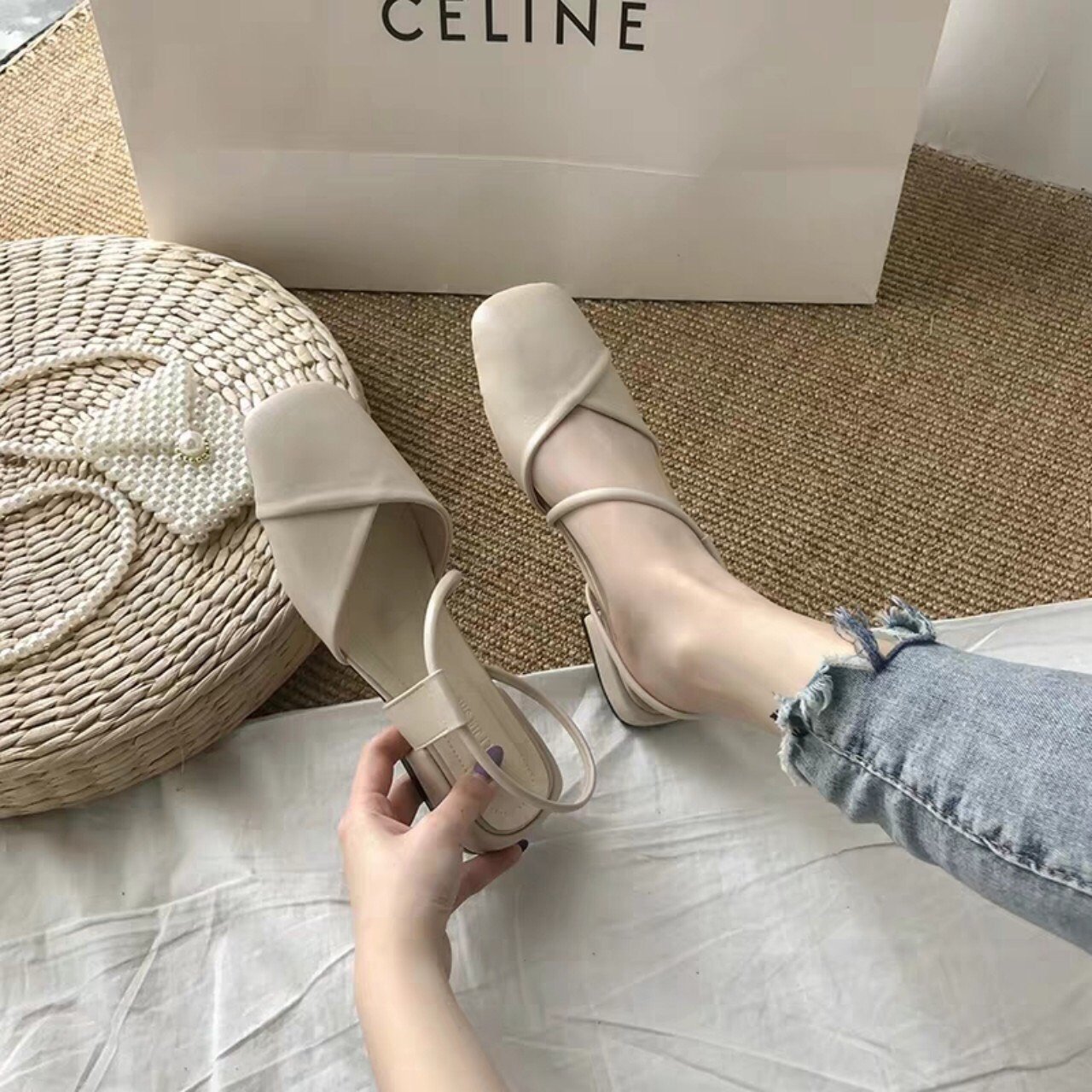 Giày sandal mũi nhọn quay đan kiểu mới