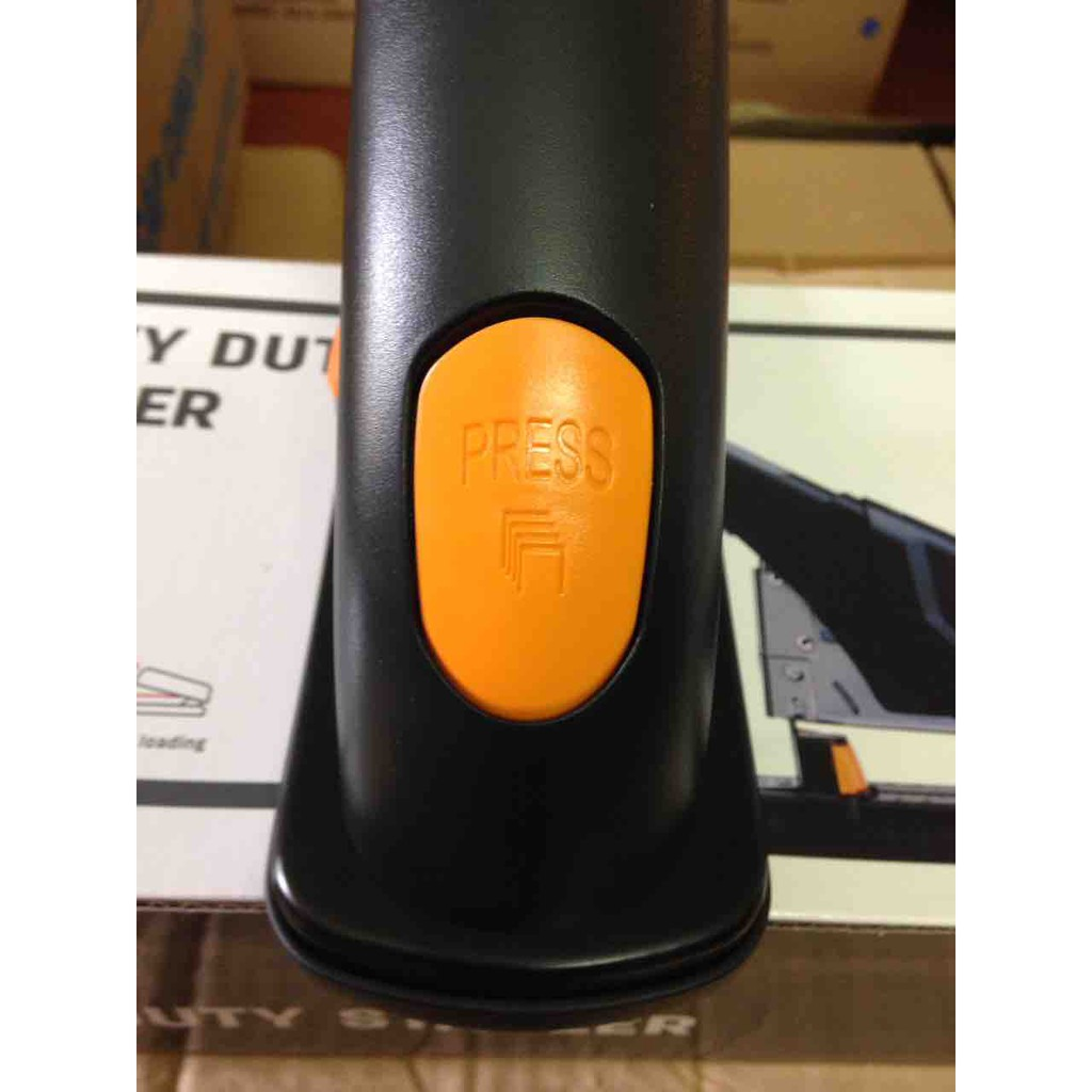 Dập ghim đại Deli 0385 240 tờ