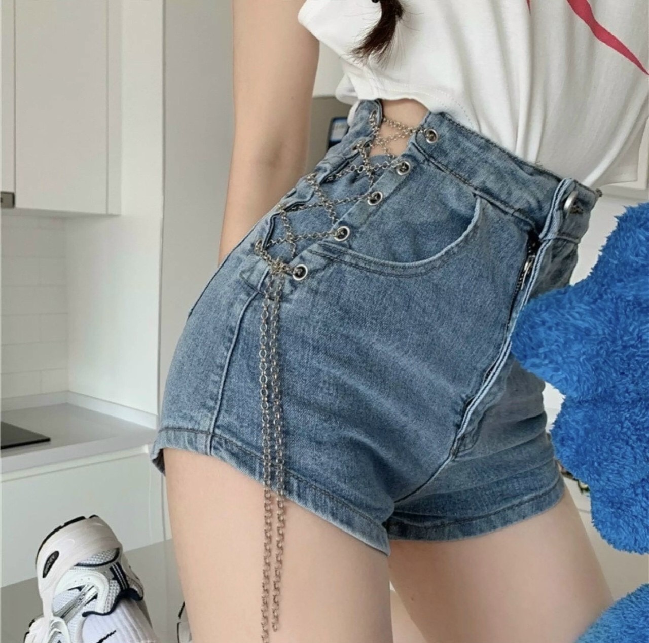Quần short kiểu nữ chất jean, chất kaki đan dây xích 2 bên , đan dây xích xịn