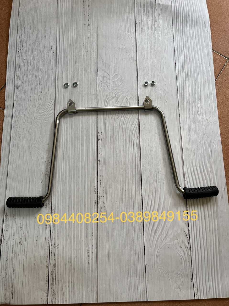 Gác chân (kèm ốc) gắn ghế nệm xe máy cho bé