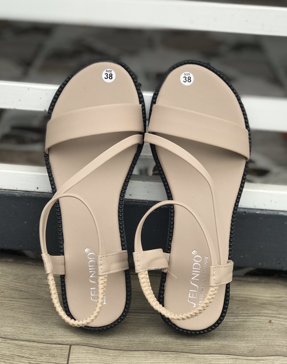 Sandal nữ giá rẻ, thời trang, siêu bền.