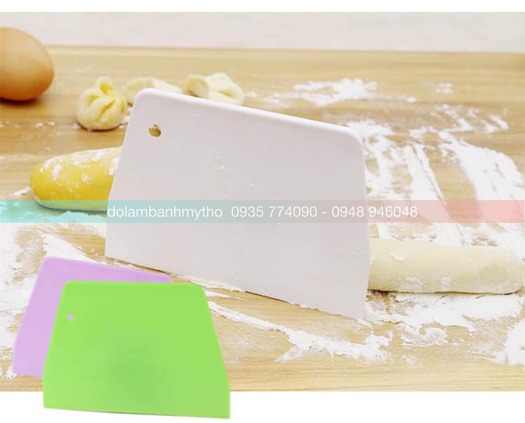 Miếng nhựa cắt bột