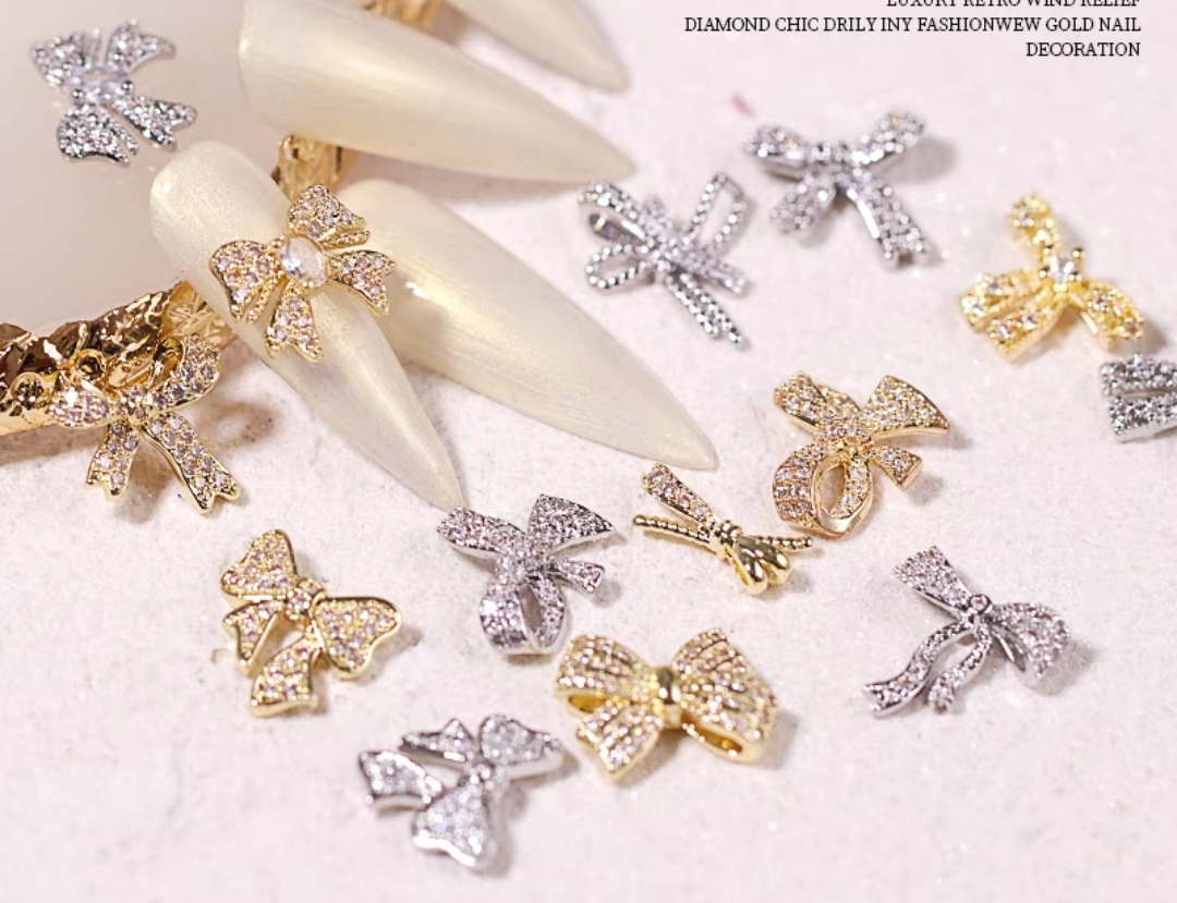 Charm Nơ Quốc Dân Cao Cấp Kim Loại