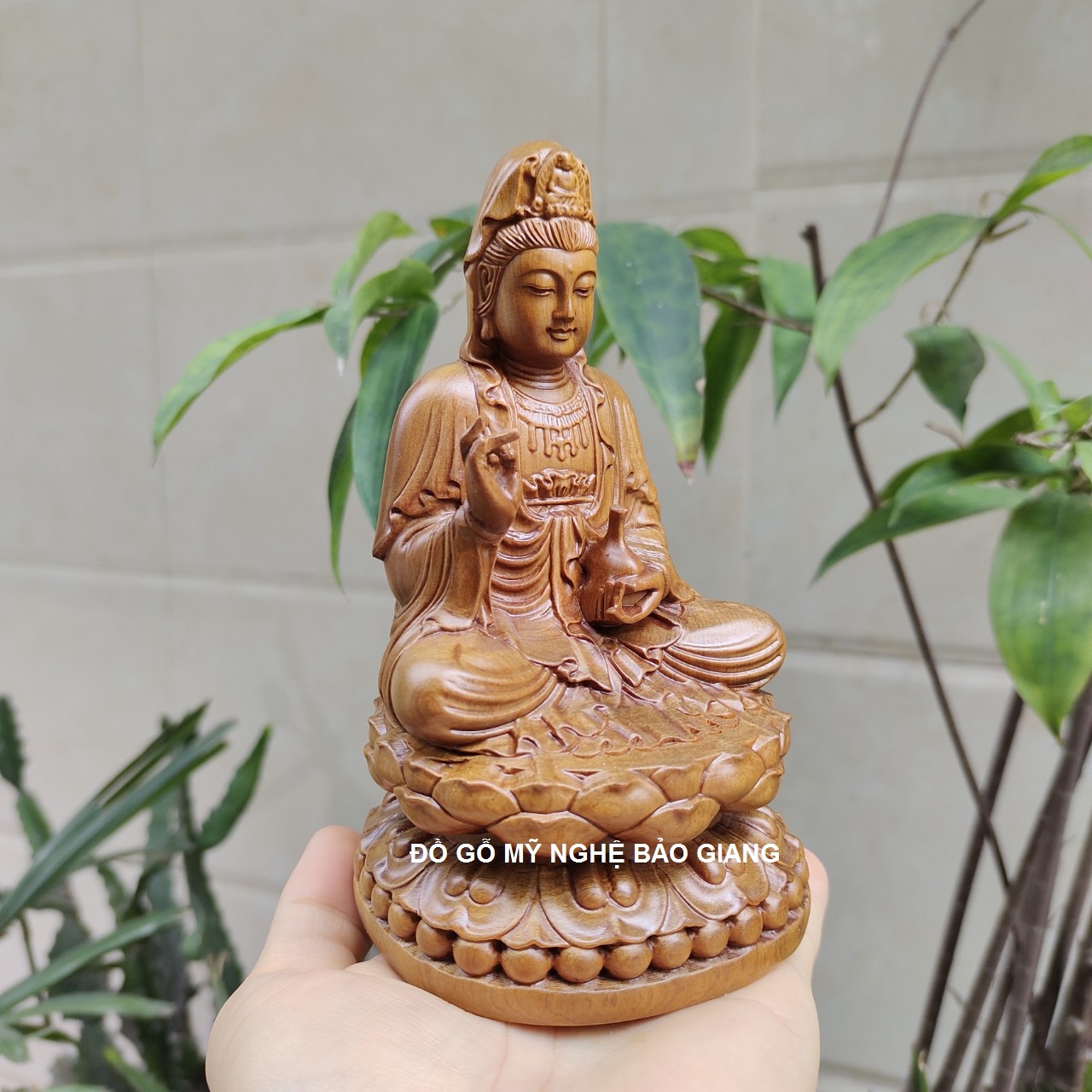 Tượng phật bà quan âm để xe ô tô gỗ bách xanh
