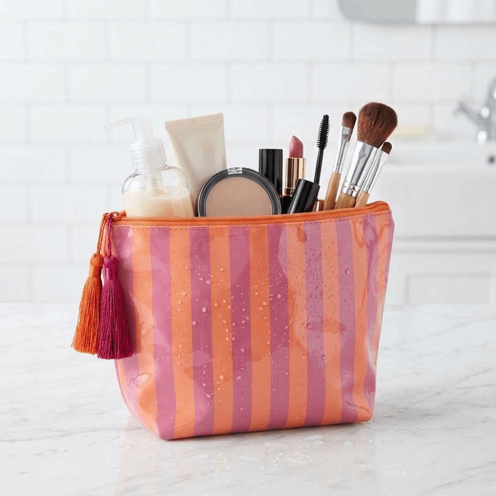 Fashion%20Portable%20Fringed%20Travel%20Toiletry%20Bag%20Cute%20Design%20Large%20Capacity%20PVC%20Striped%20Cosmetic%20Bag%20Glossy%20Zipper%20Closure%20Makeup%20Brush%20Bag%20Beach%20-%20Image%205