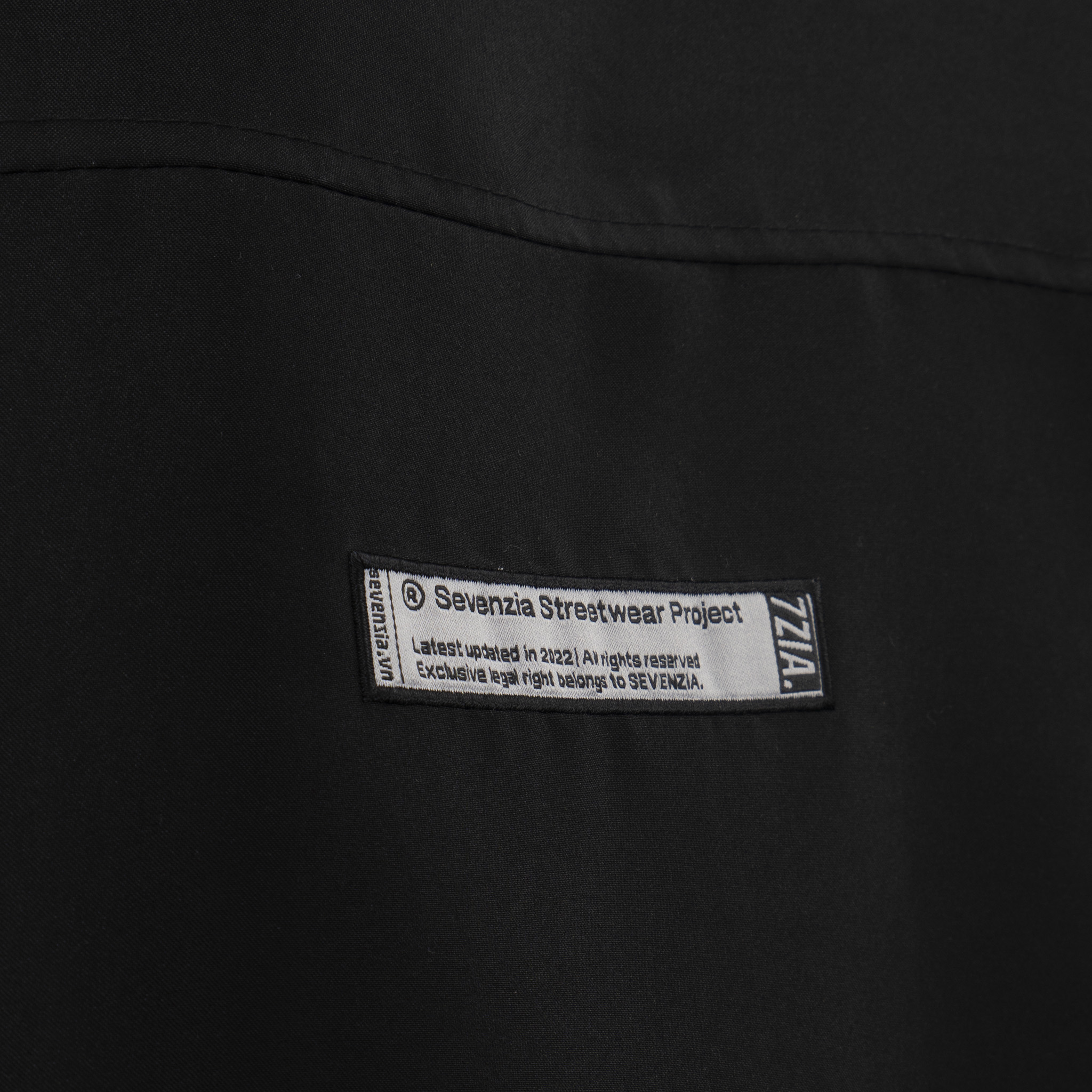 Áo khoác Bomber satin 7ZIA - Màu đen