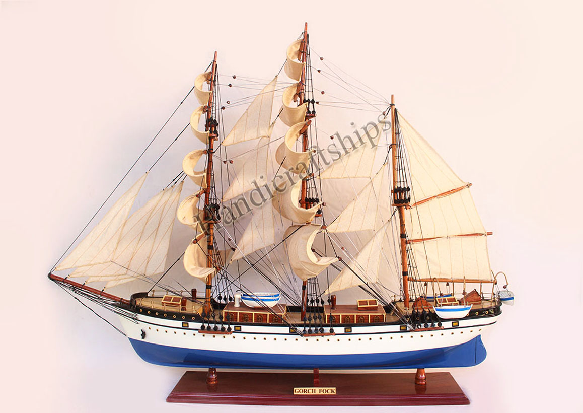 Thuyền buồm trang trí Tết (Gorch Fock - Thân 60cm)