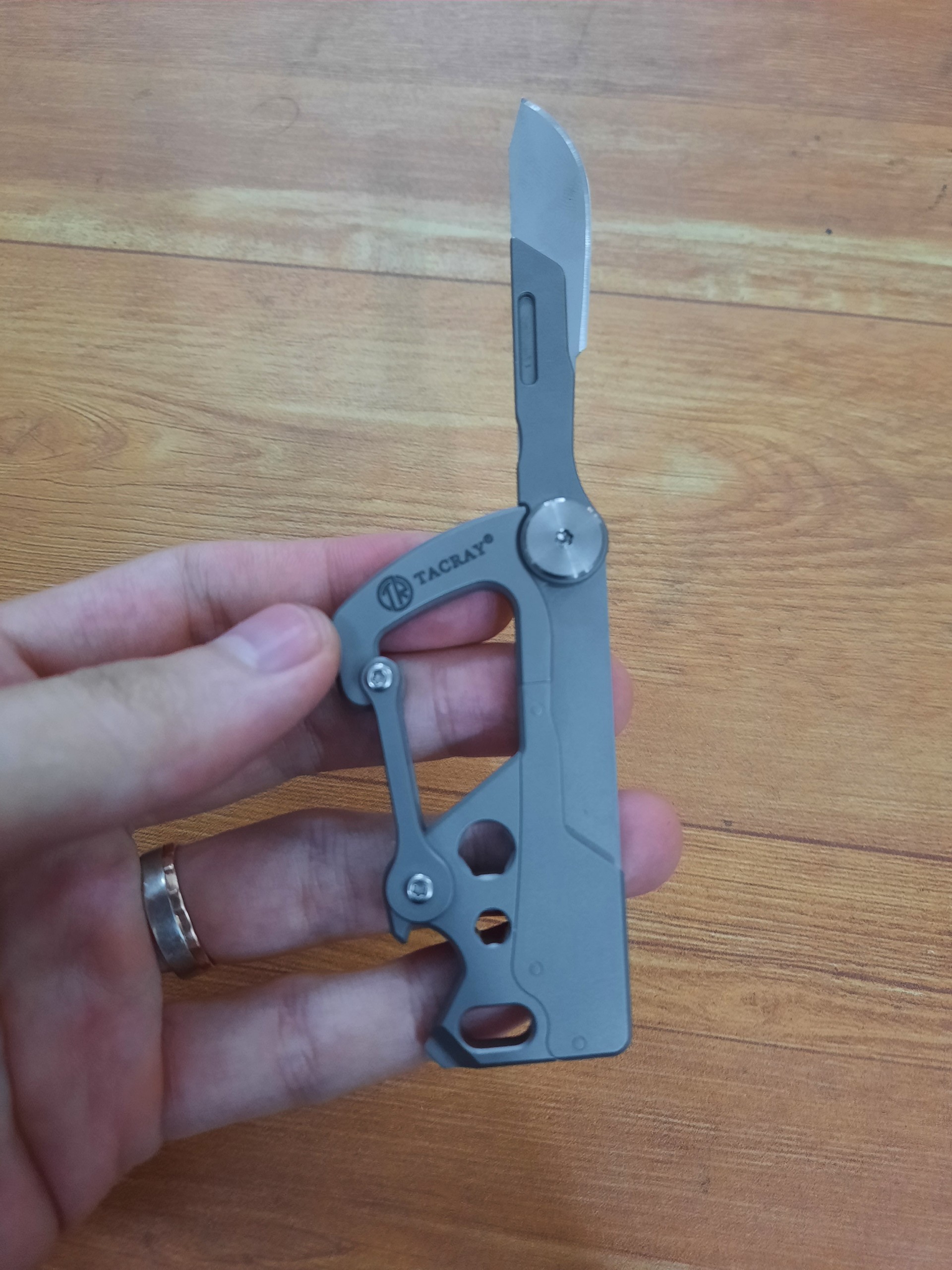 Móc khóa Titan Tacray Carabiner v2, đa năng, tiện ích