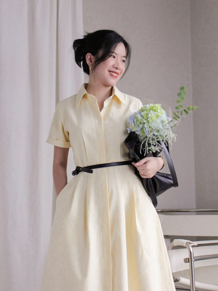 Đầm sơ mi chiết eo dáng dài xếp ly tùng sọc dọc