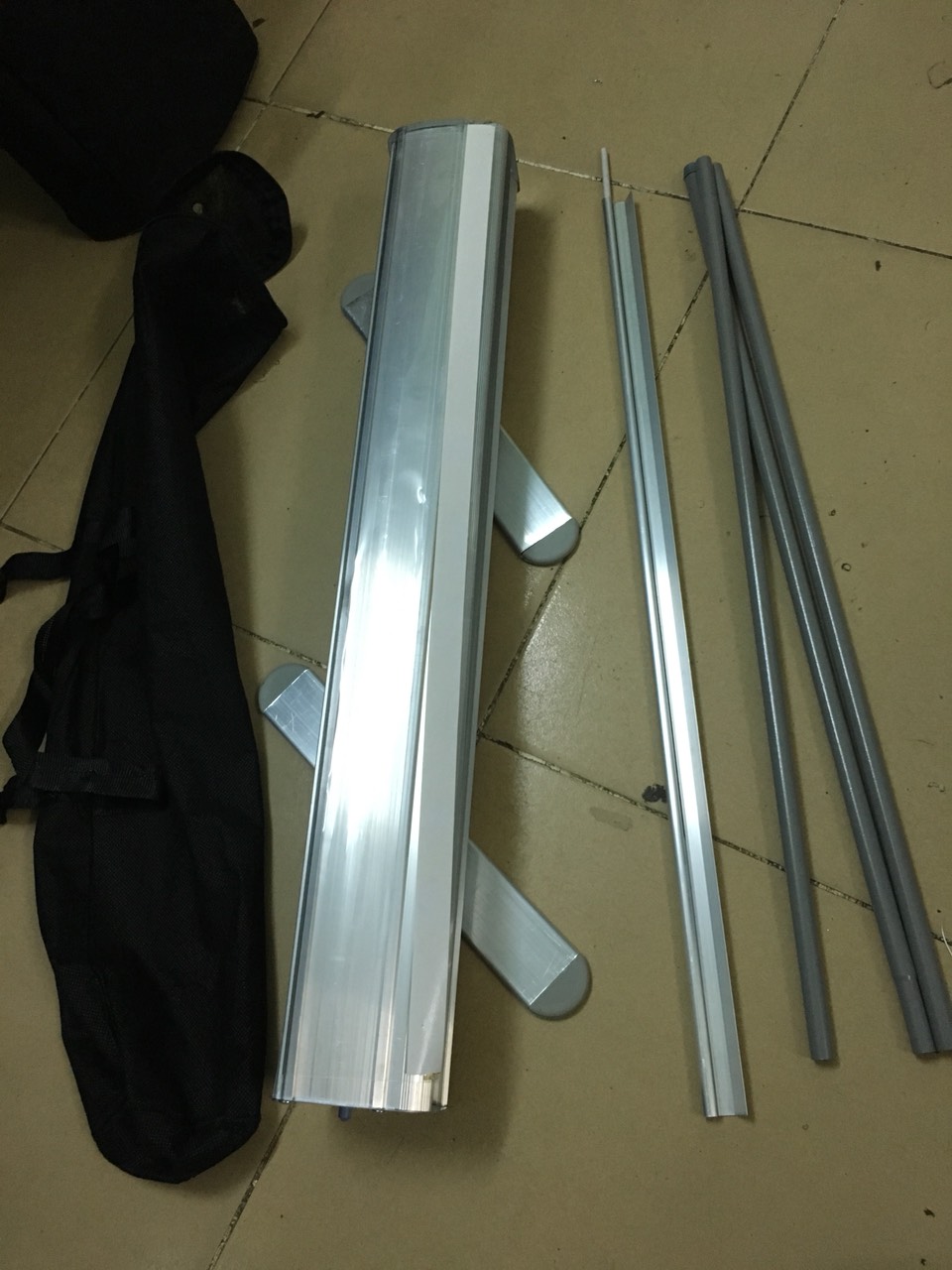 Standee Cuốn Nhôm Thường 80x200cm