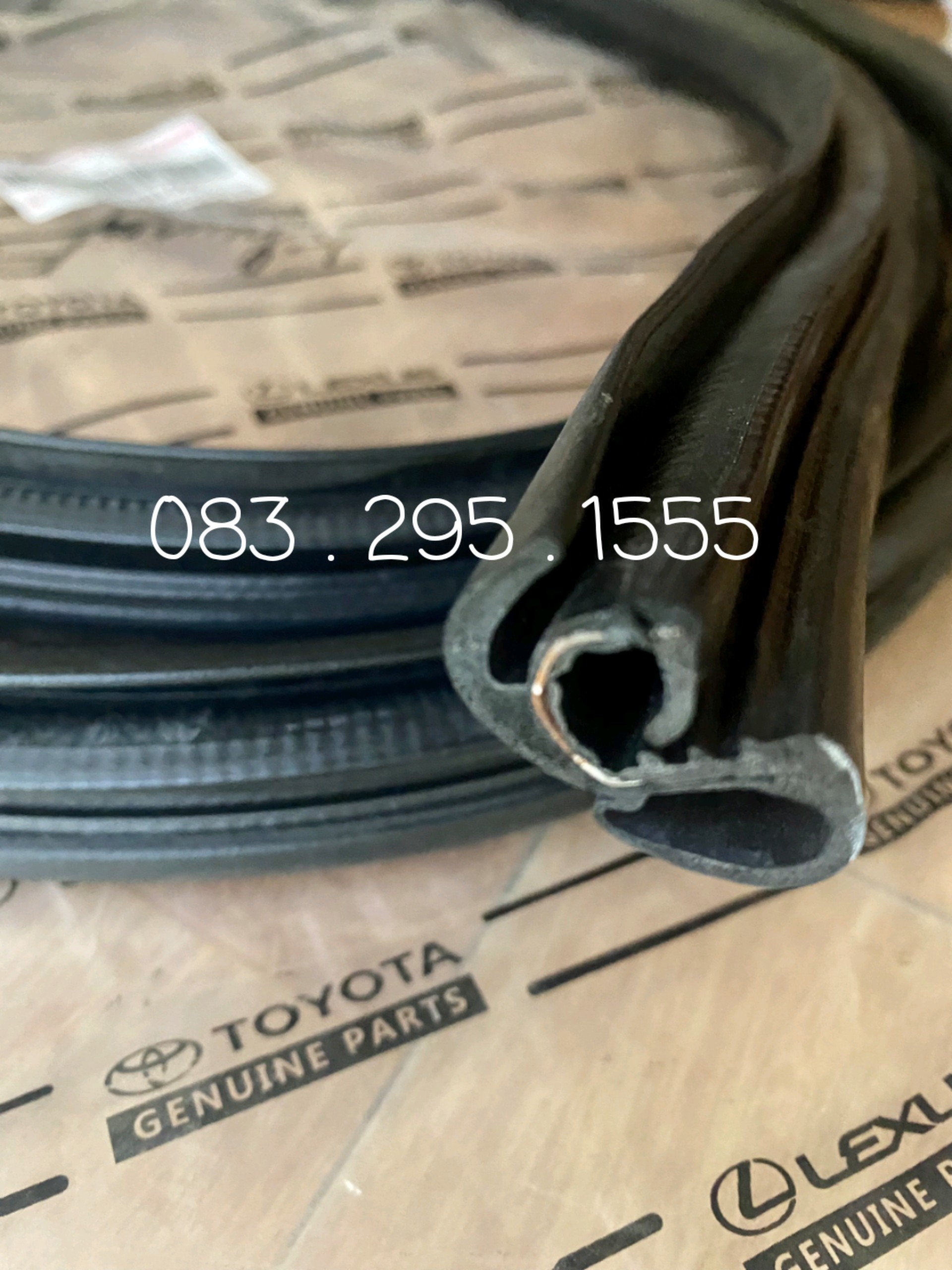 Gioăng khung cửa Fortuner 05 - 12  ( giá 1 chiếc ,oem )