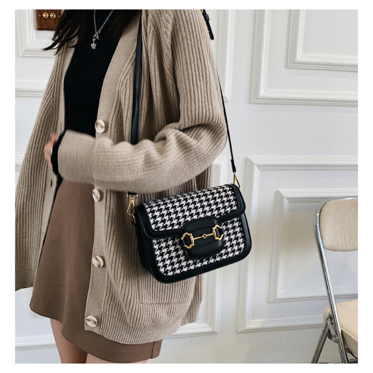 Túi Xách Nữ Đeo Chéo Kẻ Dạ SP 177