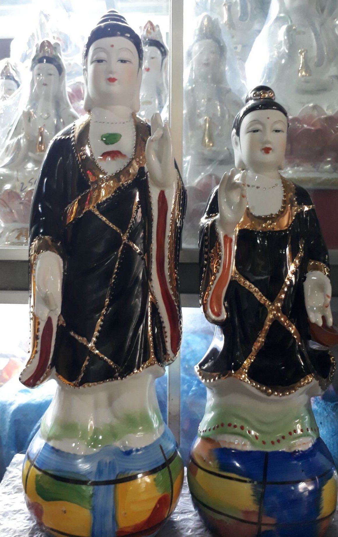 Tượng mẹ  địa  mẫu  sứ