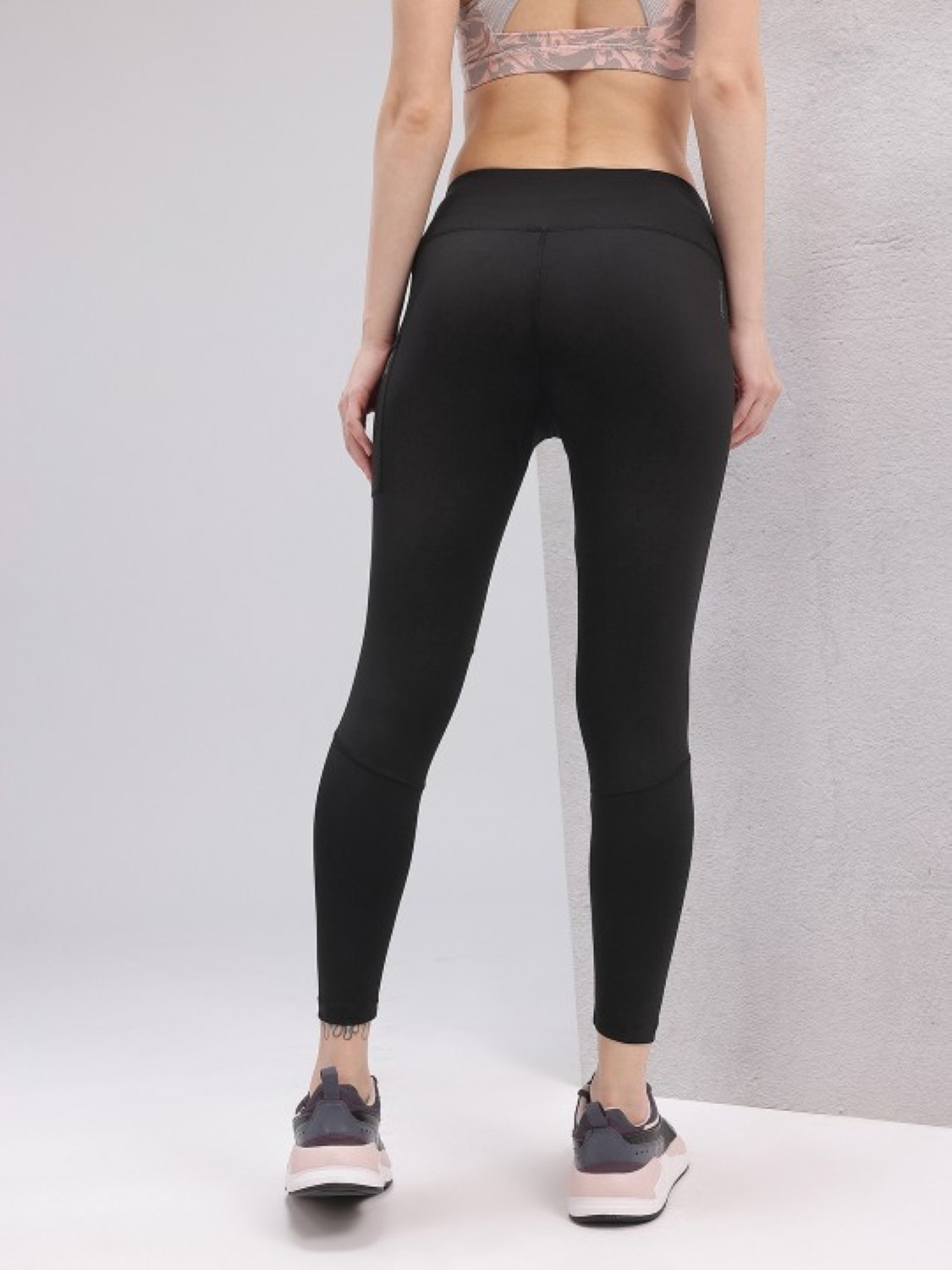 HRX by Hrithik Roshan Brand Logo Detail Rapid-Dry Cropped Training Tights For Women. 