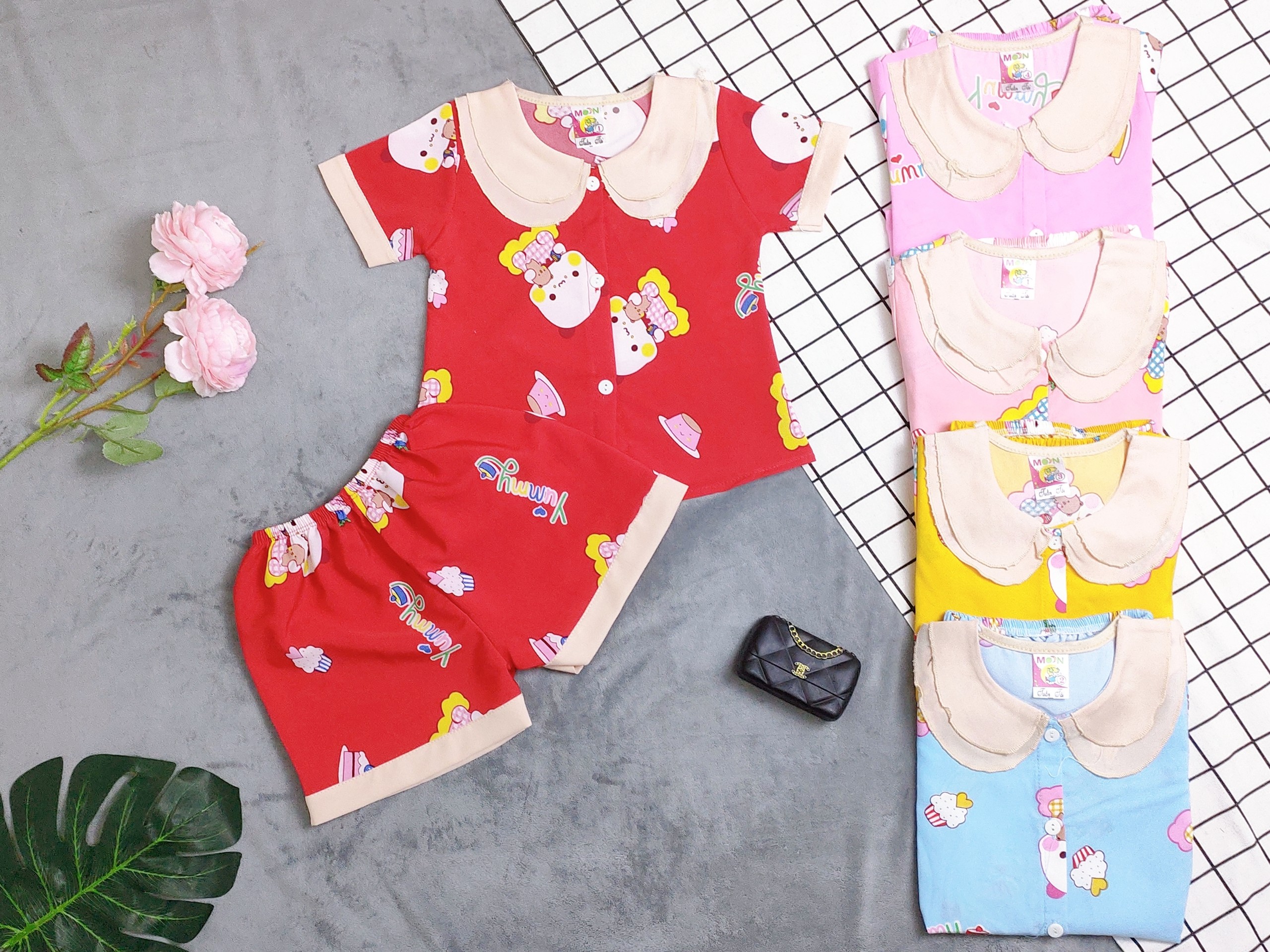 Bộ Lụa Tay Ngắn Cổ Sen Bé (6-18kg) (giao họa tiết và màu ngẫu nhiên)
