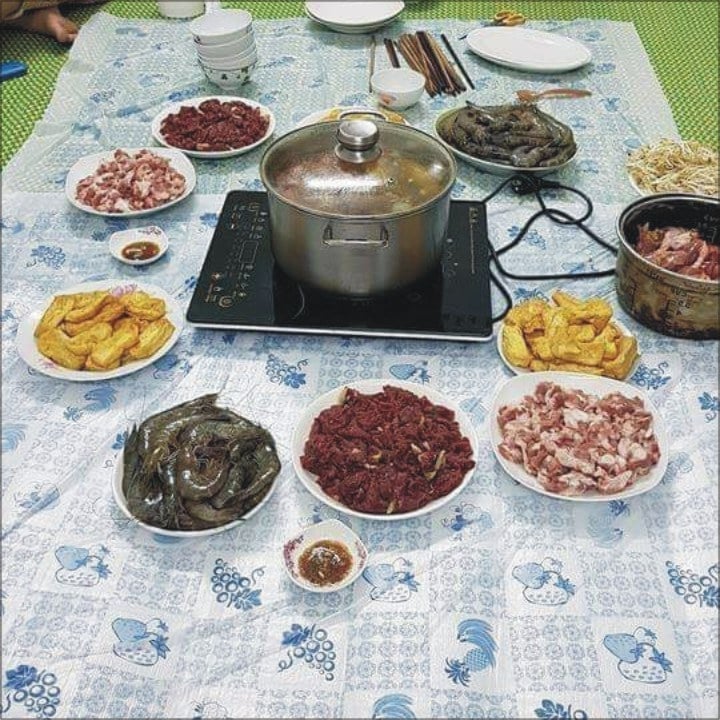 Set 10 Khăn trải bàn ăn nilon dùng 1 lần
