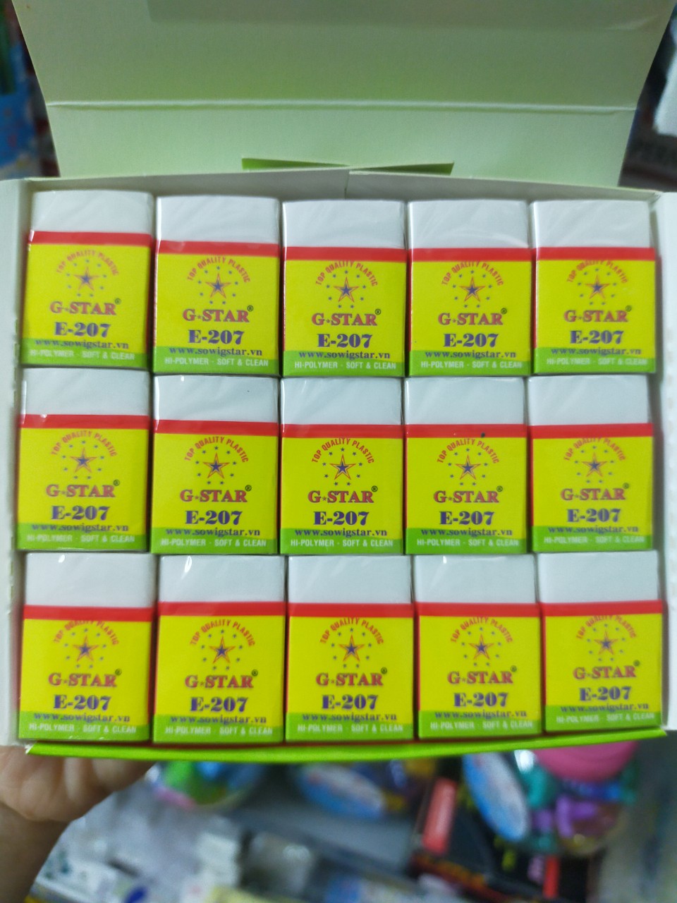 Hộp 30 cục gôm trắng/đen E-207 Gstar