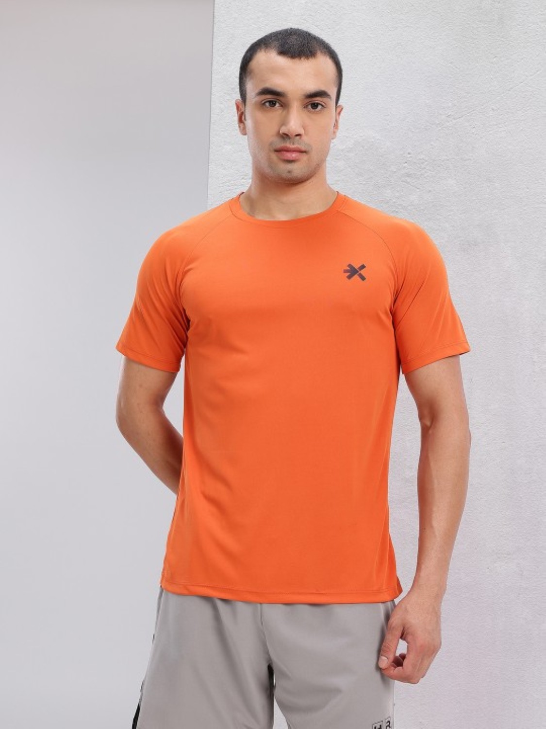 HRX%20by%20Hrithik%20Roshan%20Raglan%20Sleeve%20Training%20T-shirt%20For%20Men%20-%20Image%203