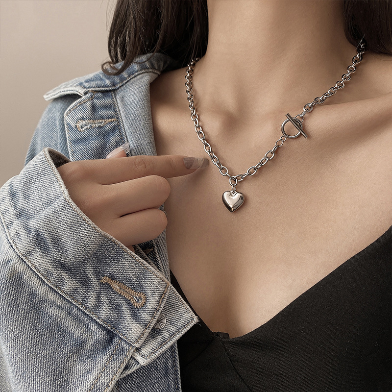 【Hottest Trends】American-style Metal Love Sweat Necklace Women's Summer Accessories High-end Sense Niche Thick Chain Clavicle Chain Hip-hop Neck Chain
