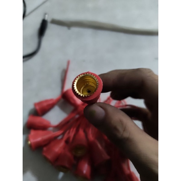 1 cái Đui đèn cana e12,đuôi bóng đèn bàn thờ