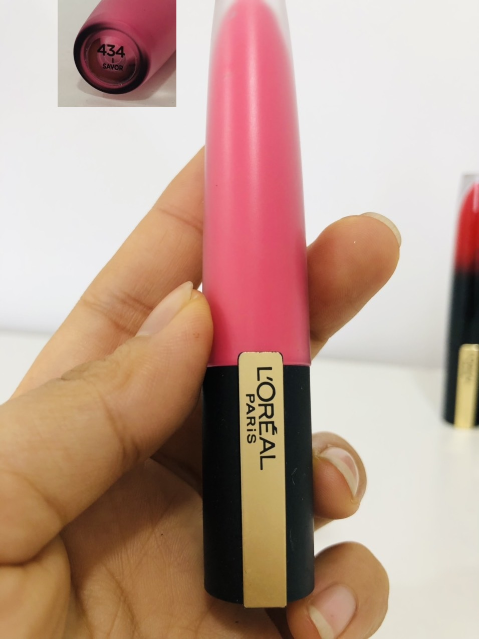 [ hàng USA] Son Kem Lì Nhẹ Môi L'oreal Paris Rouge Signature