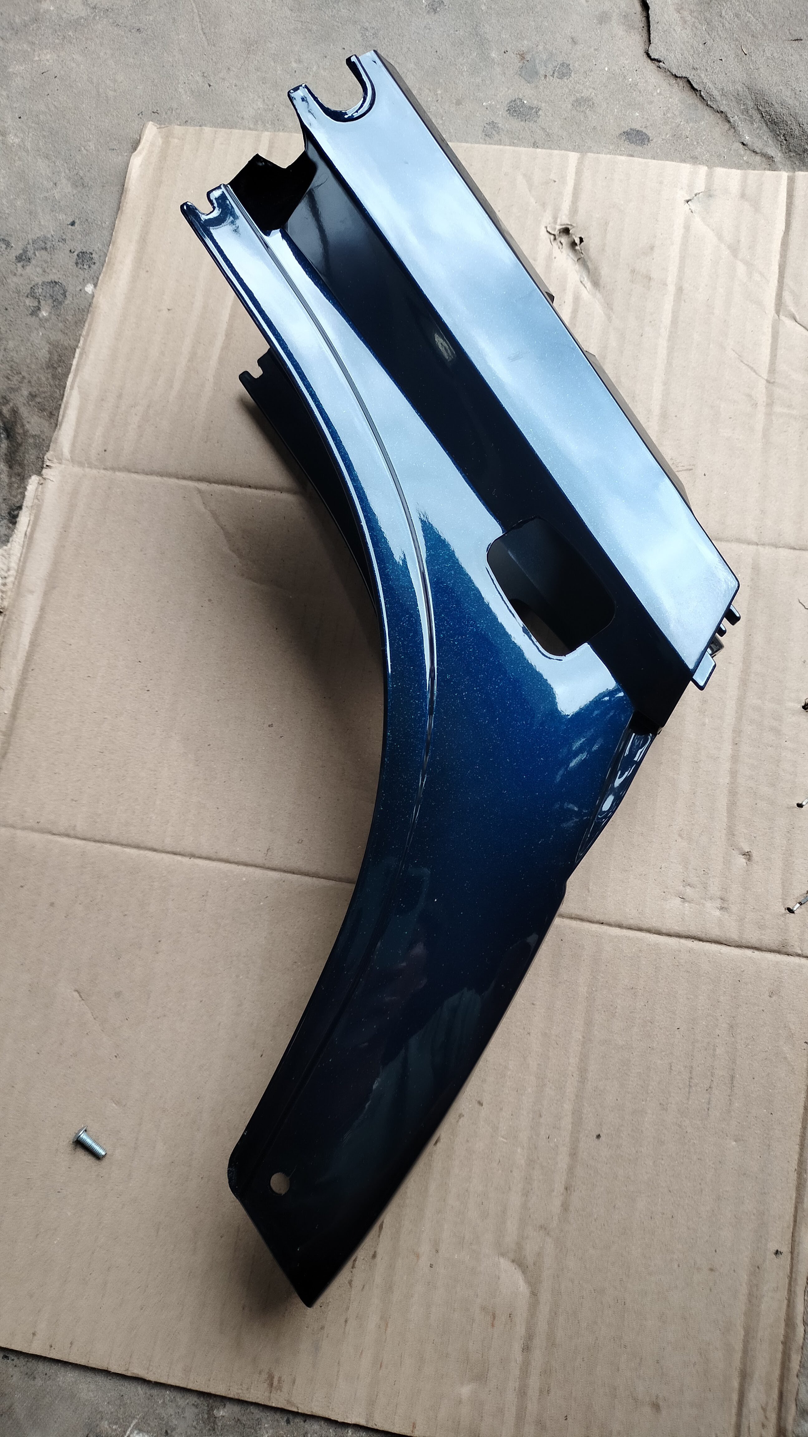 nhựa đuôi xe cup 82 xanh tím