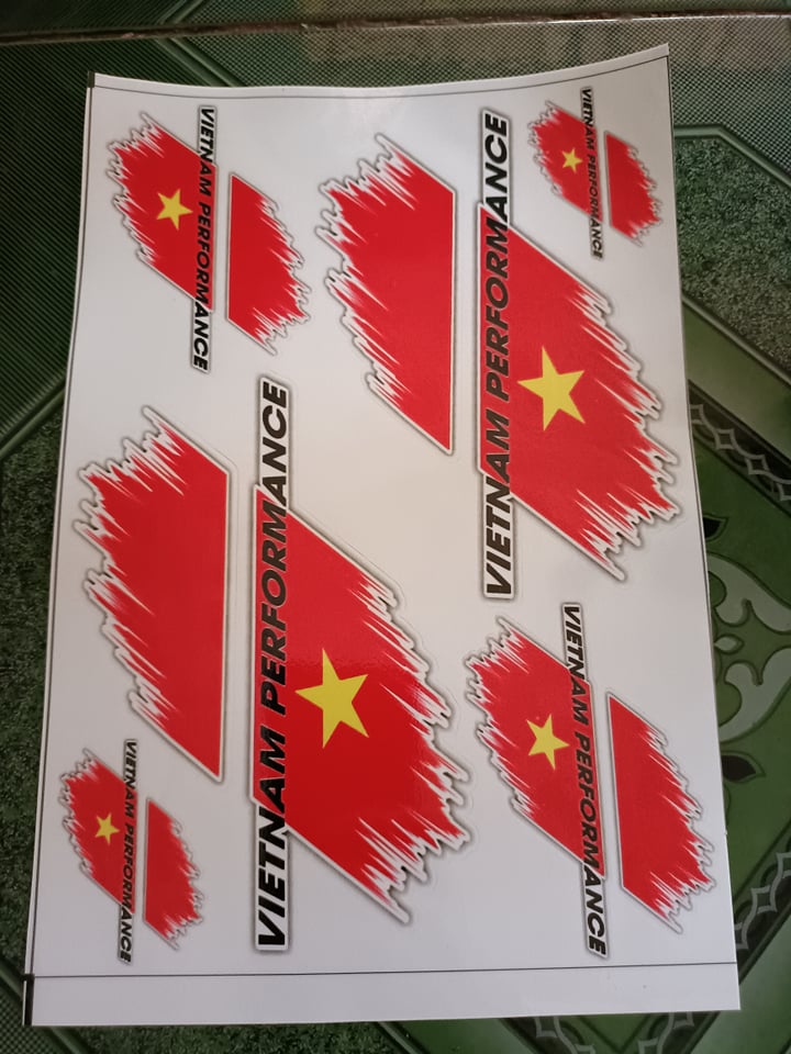 tem tấm logo lá cờ đỏ VN kt 20x25cm